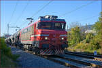 SŽ 363-019 zieht Kesselzug durch Maribor-Tabor Richtung Norden.