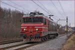 SŽ 363-002 fährt als Lokzug durch Maribor-Tabor Richtung Tezno VBF.