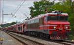 SŽ 363-035 zieht Autozug durch Maribor-Tabor Richtung Koper Hafen.