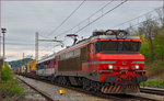 SŽ 363-026 zieht LkW-Zug durch Maribor-Tabor Richtung Tezno VBF. /9.4.2016