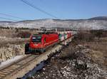 Die 541 012 mit einem Erzzug am 11.02.2018 unterwegs bei Črnotiče.