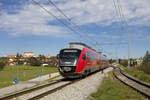 Noch vor wenigen Jahren waren die slowenischen Desiros fast ausschließlich auf den von Ljubljana und Maribor ausgehenden Hauptstrecken unterwegs. Seit der Inbetriebnahme der neuen Stadler-Garnituren sind die Desiros jedoch auch auf anderen Strecken zu finden. Am 30. September 2024 war 312 107/108 mit der Führung des LP 2503 von Ormož nach Pragersko betraut und ist hier vor der Kulisse der Burg Ptuj zu sehen. 