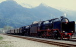 06-018 und 03-002 mit einem Sonderzug auf der Wocheinerbahn bei einem Zwischenhalt in Bohinjska Bistrica (02.05.1989)