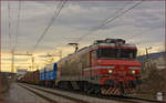 SŽ 363-010 zieht Güterzug durch Maribor-Tabor Richtung Norden.