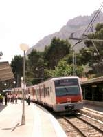 MONISTROL DE MONTSERRAT (Katalonien/Provinz Barcelona), 08.06.2006, Zug nach Barcelona im Bahnhof Montserrat-Aeri; von hier aus geht es mit der Seilbahn weiter zum Kloster Montserrat