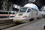  Bahnsteigbild  Talgo 250 Patito „kleine Ente“,  9130 047-4 der spanische Eisenbahngesellschaft Renfe im Estació de França „Französischer Bahnhof“ Barcelona, am 8.3.2017