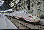 130 060-7 (Bombardier/Talgo 250) der RENFE als Alvia steht im Bahnhof Barcelona-França (Estació de França) (E) auf Gleis 3.
[18.9.2018 | 14:59 Uhr]