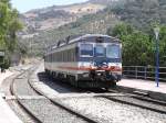 Triebwagen der Baureihe 592 der Spanischen Bahngesellschaft RENFE im Bahnhof Benaojan-Montejaque an der Bahnlinie Algeciras - Bobadilla im Sommer 2005.