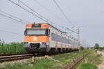 446 357 fährt von Sitges kommend Richtung Barcelona. Hier ist er bei Viladecans unterwegs. 
Viladecans 19.06.2024