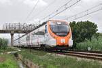 465 222 ist als R2 nach Barcelona unterwegs.

Viladecans 19.06.2024