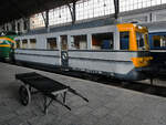 Der Dieseltriebwagen 9162 (590-162-4) stammt aus dem Jahr 1935 und ist Teil der Ausstellung im Eisenbahnmuseum Madrid. (November 2022)