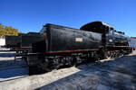 Die Dampflokomotive MZA 1155  Mastodonte  (240-2135) stammt aus dem Jahr 1913. (Vilanova i la Geltrú, November 2022)