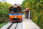 THN 1125 (1A'2', dh, Tokyu, Bauj.1983) am 02.Mai 2022 als letztes Fahrzeug des ORD 4315 (Wongwian Yai - Mahachai) kurz vor der Chom Thong Station.