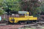 Kleinwagen รบน.023 am 10.Jänner 2011 in der Nakhon Lampang Station.