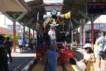 Während der Wendezeit vom Steamtrain 903 auf den Steamtrain 904 in der Chachoengsao Station diente die 824 (2'C1'h2, Nippon Sharyo (Japan), Bauj.