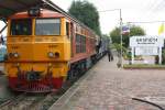 ALD 4307 (Co'Co', de, Alsthom, Bauj. 1983) als Vorspann beim Exp 51 am 10.Jnner 2011 im Bf. Nakhon Lampang.