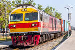 4511 mit Fracht 2126 zum Hafen Laem Chabang passierte am 19. Januar 2025 die Station Bang Sue Junction.