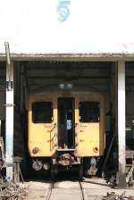 Auf Stand 5 im Ringlokschuppen des Depot Nakhon Ratchasima steht am 13.Juni 2011 der กซข.1022 (กซข. = BPD/Bogie Power Diesel Railcar With Driving Cab, Hitachi/Nippon Sharyo, Bauj. 1971) zur Reparatur.