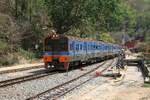 LOC 407 (Nakhon Sawan - Chiang Mai) mit dem THN 1132 als erstes Fahrzeug fährt am 23.März 2023 in der Khun Tan Station ein.