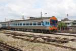 APN.20 2518 als erstes Fahrzeug des SP EXP DRC 40 nach Bangkok am 17.Mai 2013 im Bf. Surat Thani ausfahrend.