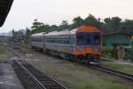 APN.20 2518 als letztes Fahrzeug des SP EXP DRC 43 (Bangkok - Surat Thani) fhrt am 18.Mai 2013 aus dem Bf.