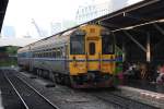 APN.20 2521 als erstes Fahrzeug des SP EXP DRC 9 (Bangkok - Chiang Mai) am 22.Mrz 2014 im bangkoker Bf. Hua Lamphong.