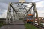 APN.60 2530 als letztes Fahrzeug des SP EXP DRC 43 (Bangkok - Surat Thani) am 16.Mai 2013 auf der 1953 errichtete Chulachomklao Bridge ber den Tapi River.