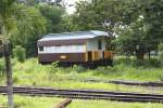 Bei der Einfahrt ins Depot Nakhon Ratchasima ist dieser Wagen ohne Nummer und Fabriksschild als Denkmal aufgestellt.