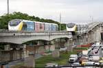 MRT YM04 begegnet am 28.September 2023 dem MRT YM07 (beide Hersteller: Bombardier Transportation + CRRC Nanjing Puzhen, Type Innovia Monorail 300) zwischen der Sri Kritha Station (YL10) und der Hua