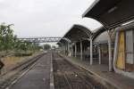 Nrdliche Teil des Bf. Bang Sue Junction am 06.Dezember 2010. Hier halten nur die Zge in und von Richtung Sden. Im Hintergrund erkennt man den sdlichen Teil des Bahnhofes, welcher den Zgen in Richtung Norden und Nordosten vorbehalten ist.

