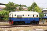 530 (Bo'Bo', de, Davenport, Bauj.1952) steht nach wie vor als Verschubreserve im Depot Uttaradit im Einsatz. Depot Uttaradit am 28.März 2023.