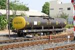 บ.ท.ค. 442117 (บ.ท.ค. = B.O.T./Bogie Oil Tank Wagon) am 28.März 2023 in der Phitsanulok Station.