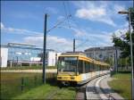 Niederflur-Triebwagen 321 hat am ...  Thomas Schmidt 07.07.2006