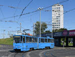 Der Tatra Triebwagen KT4YU mit der ZET-Ordnungsnummer 329 drehte am 12. August 2023 auf der Linie 9 seine Runden. Hier zu sehen auf der Avenija Marina Držića als Kurs 0906 nach Borongaj.