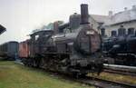 Die Museumslokomotive 414.407 der LOKO-MOTIV Chomutov im Heizhaus Křimov im Zustand 2003