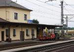 Vor dem Bahnhof Gebäude in Zabori nad Labem macht am 20.8.2013 ein SKL eine kurze Standpause.