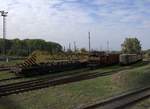 Auf dem Freigelände abgestellt, leider nur mit dem Tele zugängig, ein Eisenbahnkran, eher älterer Bauart. Depot Chomutov, 09.11.2020, 09:38 Uhr.