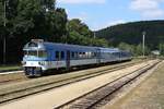 Os 4828 von Brno hl.n. nach Namest nad Oslavou mit dem CD 50 54 80-29 223-2 ABfbdtn als letztes Fahrzeug fährt am 15.August 2018 aus dem Bahnhof Zastavka u Brna.