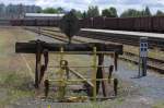 Prellbock und  Hemmschuhe in Turnov,ein eher langweiliger Bahnhof in Böhmen.  
30.05.2014  11:13 Uhr.