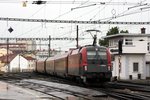 1216.229 schiebt am 15.062016 einen EC (Railjet) nach Graz aus dem Hauptbahnhof Brünn.