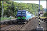 Vectron 193297 fährt hier am 6.6.2024 um 8.23 Uhr mit dem Eurocity aus Berlin in Decin ein.