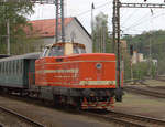 T444 162 mit einem Sonderzug zum Tag der Eisenbahn in Kralup.