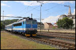 CD 162039-2 fährt hier am 6.6.2024 um 17.04 Uhr mit einem Schnellzug nach Prag in den Bahnhof Kralupy nad Vlatavou ein.