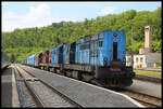 Ein schwerer Coilzug wartete am 6.6.2024 im Bahnhof Mlada Boleslav auf Ausfahrt in Richtung Kolin.Bespannt war der Zug mit den CD Lokomotiven 742215-7, 742073-0 und im Altlack 742157-1.