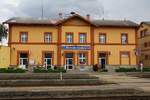 Aufnahmsgebäude des Bahnhof Moravske Budejovice am 14.Juli 2018.