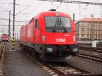 BB Taurus III 1216 239 (ES64U4) auf dem Hauptbahnhof Prag am 27.11.