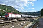 383 057-7 fährt mit einem Benzinzug durch Usti nad Labem Strekow in Richtung Norden.