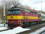 Schnellzug nach Prag mit führender 749 102, fotografiert am 13.01.2011 im Bahnhof Tanvald 