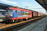 Stahlzug mit lokorail 242 555 durchfahrt am 31 Mai 2015 Breclav auf den weg nach Bratislava über Kutý.