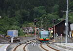 Ausfahrt eines TW des EVU GW Train nach Marienbad – Mariánské Lázně  Die Bahnstrecke Mariánské Lázně–Karlovy Vary ist eine regionale